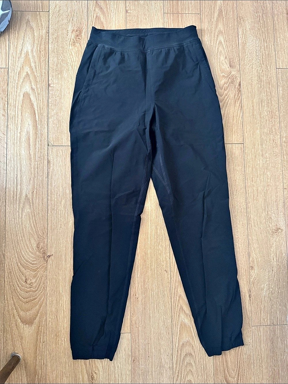 lululemon Black Athletic Joggers Size 4 Like New